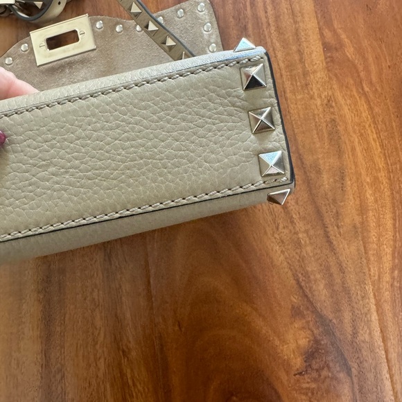 100% Valentino Rockstad over the shoulder, clutch excellent condition with tags - Picture 6 of 10